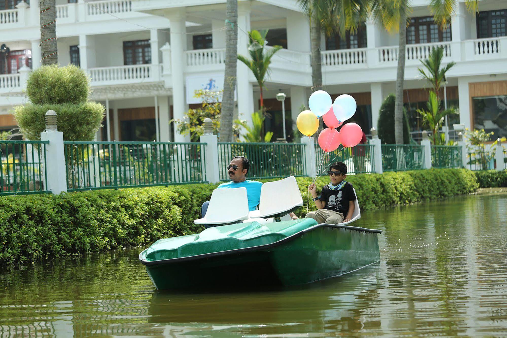 Rustic Leisures Llp Hotel Kochi Eksteriør billede