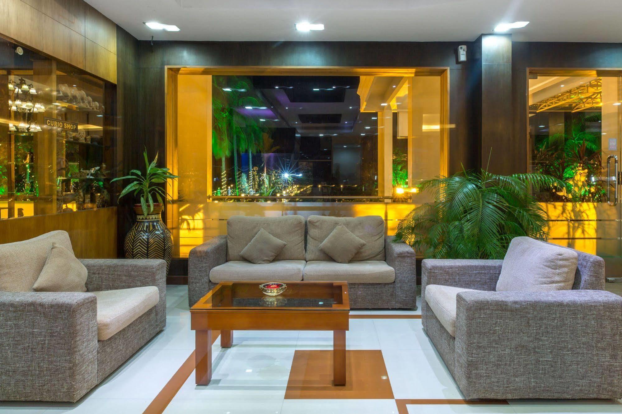 Rustic Leisures Llp Hotel Kochi Eksteriør billede